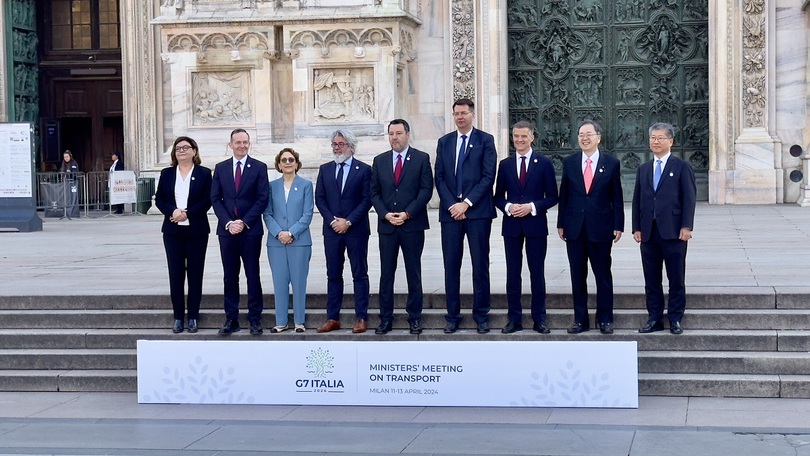 Gruppenbild der G7 Verkehrsminister in Mailand