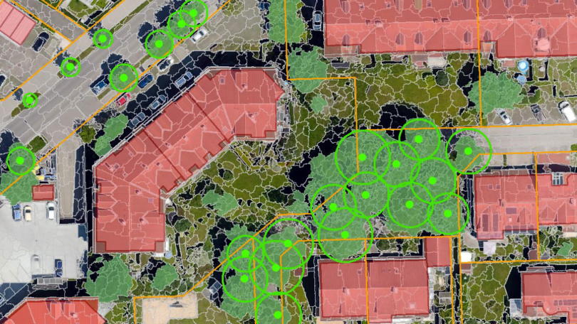 Luftaufnahme eines Häuserblocks mit Datenvisualisierung aus der geodatenbasierten Analyseplattform TwinCity3D