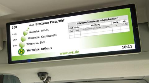 TFT-Anzeige in RVK-Bus, Perlschnur mit Umsteigemöglichkeiten (DFI)