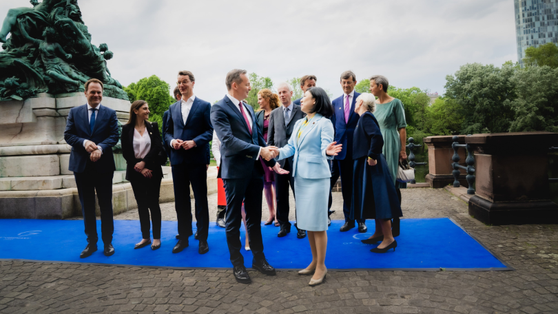 G7 Düsseldorf: Gruppenfoto, im Vordergrund Bundesminister Dr. Volker Wissing und seine japanische Kollegin Karen Makishima