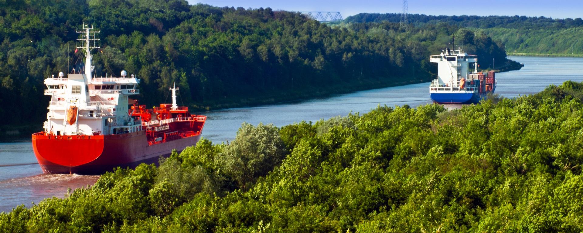 Der BVWP sieht unter anderem eine Vertiefung des Nord-Ostsee-Kanals vor. (Quelle: Adobe Stock / PhotoSG)